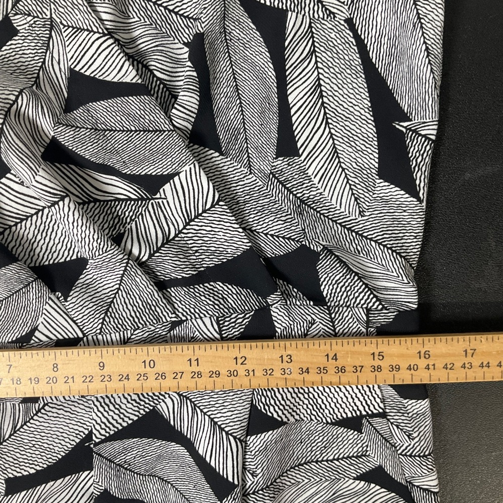LOFT Romper Womens 8P Black Leaf Print V-Neck Pocket Botanical‎ Resort Travel - Picture 12 of 16